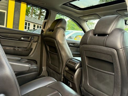 Used 2015 GMC Acadia SLT image 23