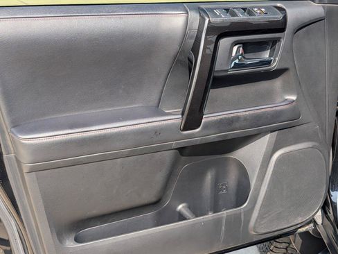 Used 2020 Toyota 4Runner Venture w/ Moonroof Package AWD/4WD image 15