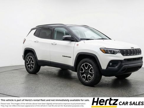 Used 2025 Jeep Compass Trailhawk AWD/4WD image 1