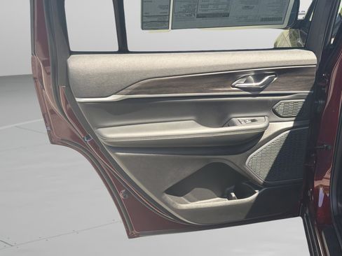 New 2026 Jeep Grand Cherokee L Limited AWD/4WD image 18