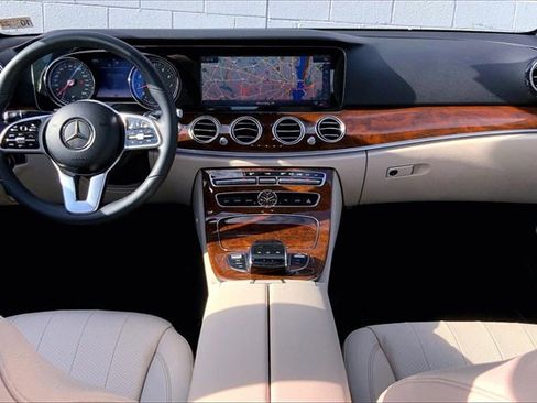 Used 2019 Mercedes-Benz E 300 4MATIC image 11