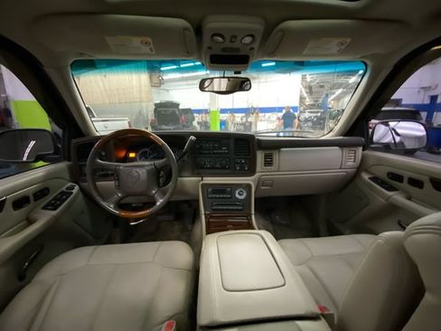 Used 2002 Cadillac Escalade EXT AWD/4WD image 28