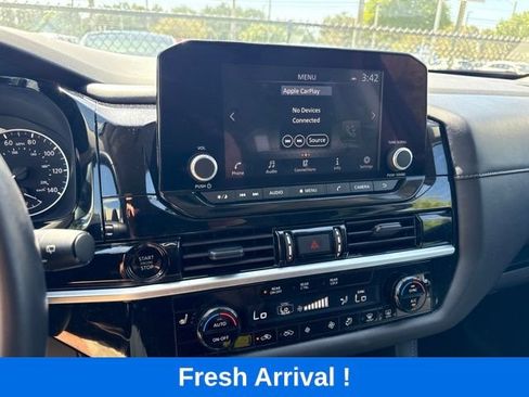 Used 2025 Nissan Pathfinder SV FWD image 8