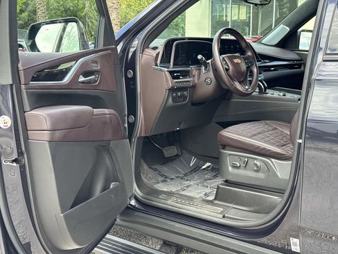 Used 2024 Cadillac Escalade Sport Platinum w/ Heavy-Duty Trailer Package AWD/4WD image 13
