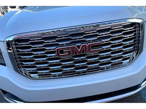 Used 2019 GMC Yukon XL Denali w/ Denali Ultimate Package image 32