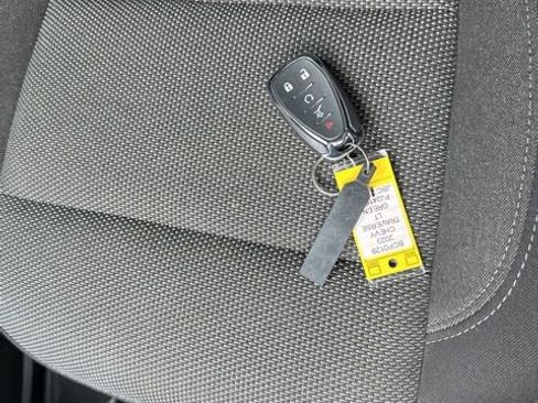 Used 2023 Chevrolet Traverse LT image 31