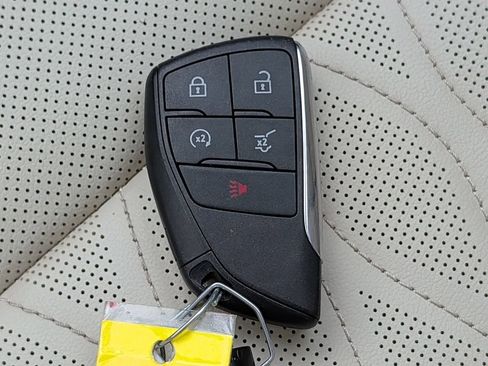Used 2023 Buick Envision Avenir AWD/4WD image 39