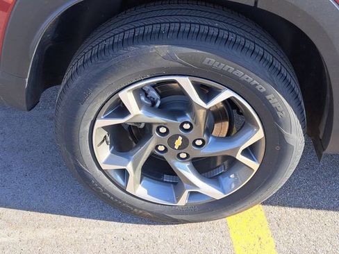 Used 2025 Chevrolet Trax LT w/ Driver Confidence Package image 24