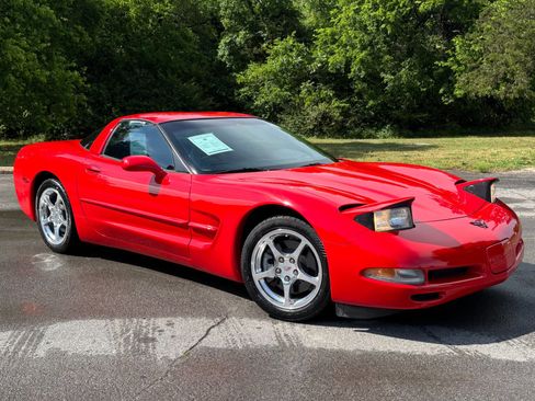 Used 2004 Chevrolet Corvette Coupe w/ Preferred Equipment Group RWD image 1