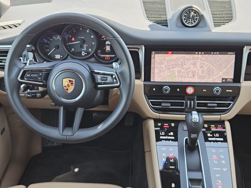 Certified 2026 Porsche Macan AWD/4WD image 25