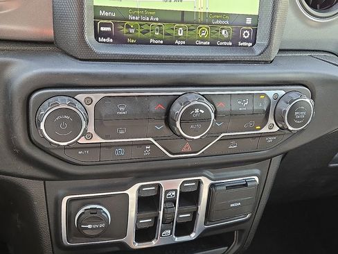Used 2023 Jeep Wrangler Unlimited w/ Sun & Screen Package AWD/4WD image 29