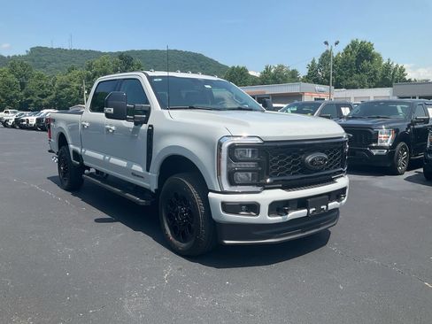 New 2026 Ford F250 Lariat w/ Black Appearance Package AWD/4WD image 3