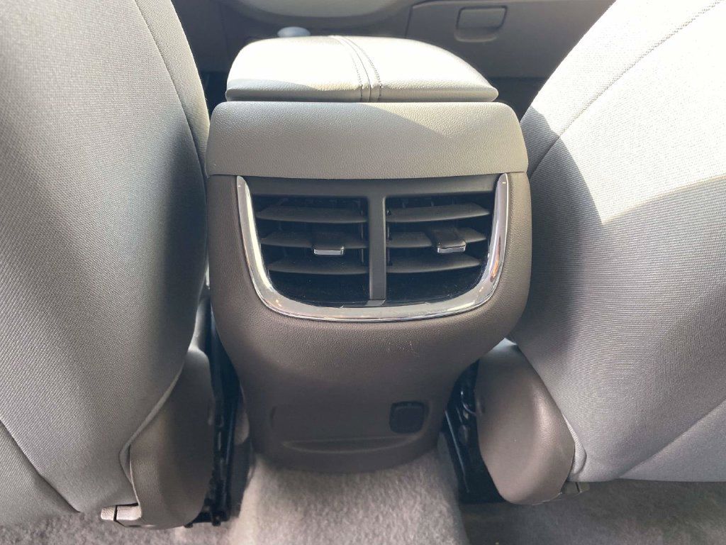 Used 2025 Chevrolet Malibu LT FWD image 11