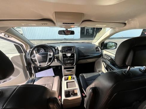 Used 2016 Chrysler Town & Country Touring w/ Driver Convenience Group FWD image 39