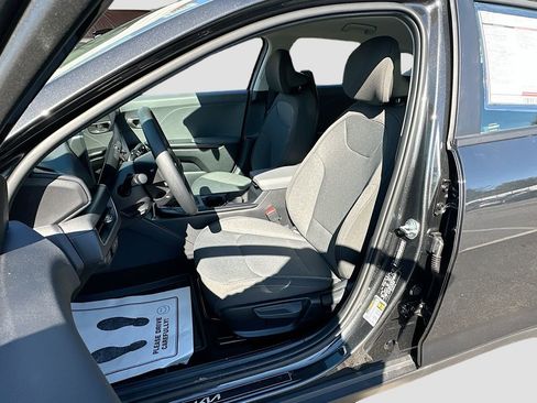 New 2025 Kia K4 LXS image 19