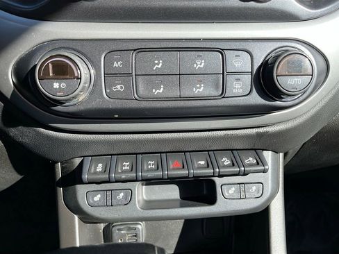 Used 2021 Chevrolet Colorado ZR2 image 16