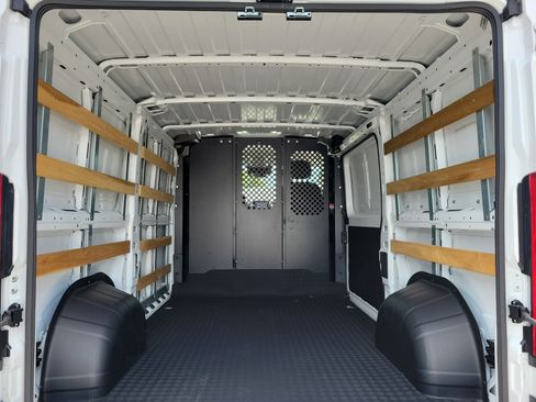 Used 2025 RAM ProMaster 2500 w/ U-Haul Equipment Group FWD image 11