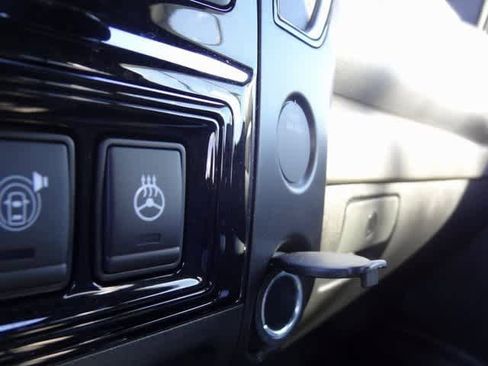 Used 2021 Nissan Titan PRO-4X w/ Pro-4x Convenience Package image 19