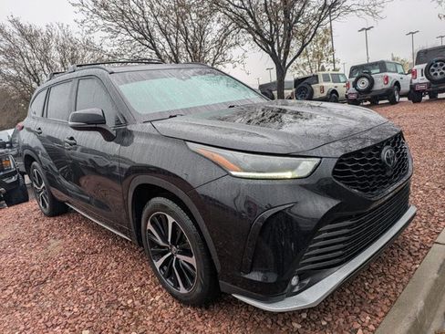 Used 2021 Toyota Highlander XSE AWD/4WD image 3