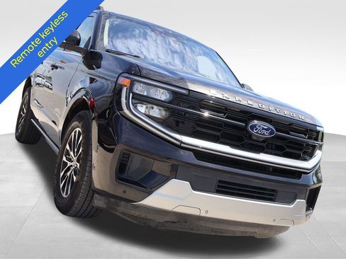 Certified 2025 Ford Expedition Platinum AWD/4WD image 7