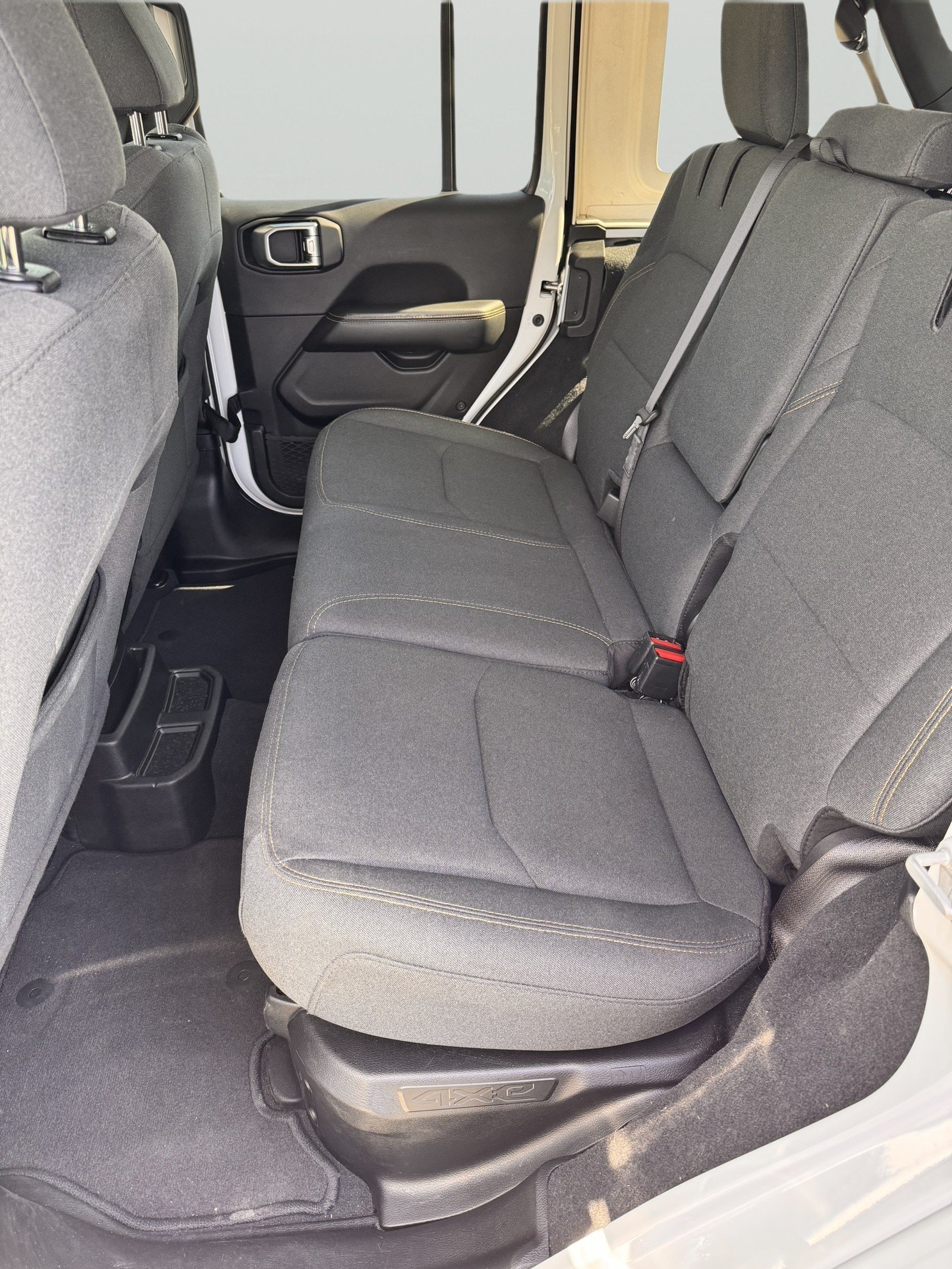 Used 2024 Jeep Wrangler Unlimited Sahara AWD/4WD image 10