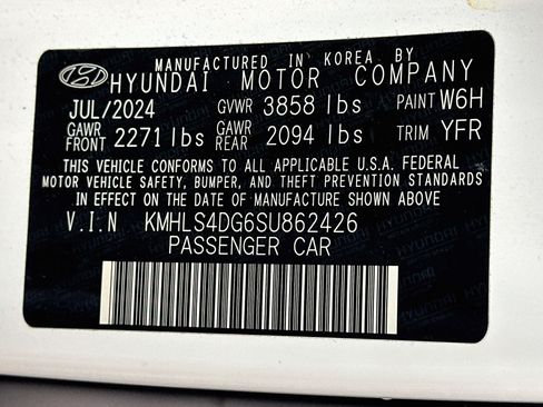 Used 2025 Hyundai Elantra SEL FWD image 12