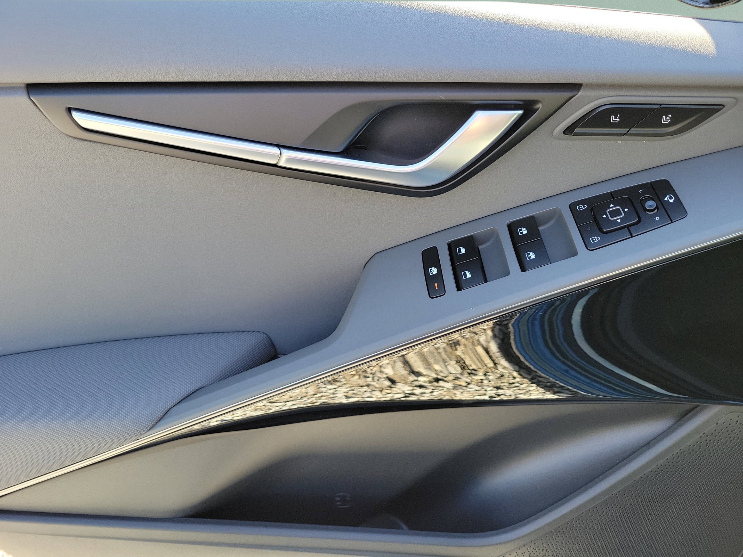 New 2026 Kia Niro SX Touring FWD image 12