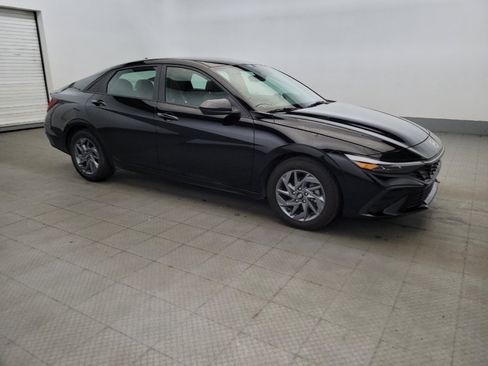 Used 2024 Hyundai Elantra SEL FWD image 11