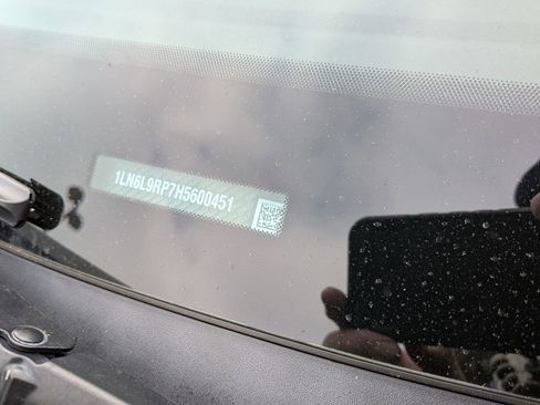 Used 2017 Lincoln Continental Reserve w/ Climate Package image 8