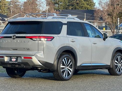 Used 2025 Nissan Pathfinder Platinum w/ Cargo Package image 5