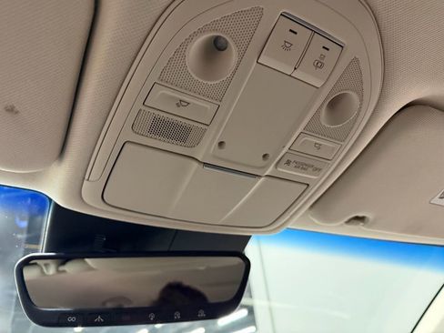 Used 2023 Genesis G70 2.0T image 44