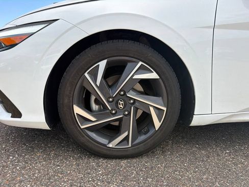 Used 2024 Hyundai Elantra Limited FWD image 9