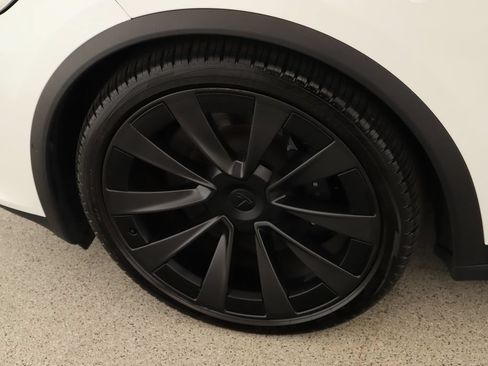 Used 2022 Tesla Model X AWD/4WD image 32
