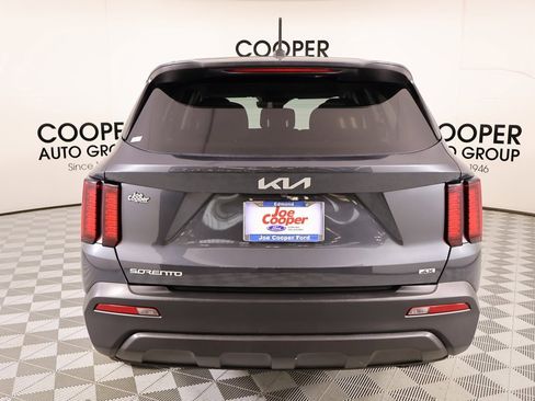 Used 2023 Kia Sorento LX image 21