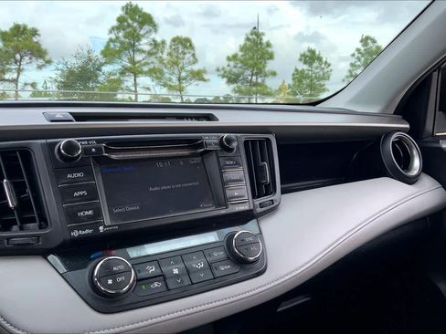 Used 2017 Toyota RAV4 XLE FWD image 35