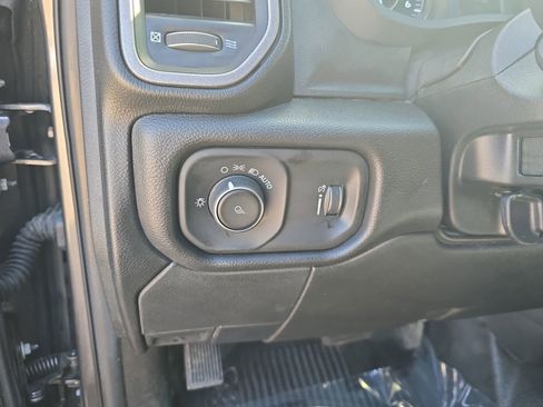 Used 2021 RAM 2500 Tradesman w/ Chrome Appearance Group image 28