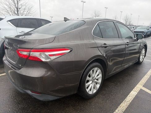 Used 2018 Toyota Camry LE image 3
