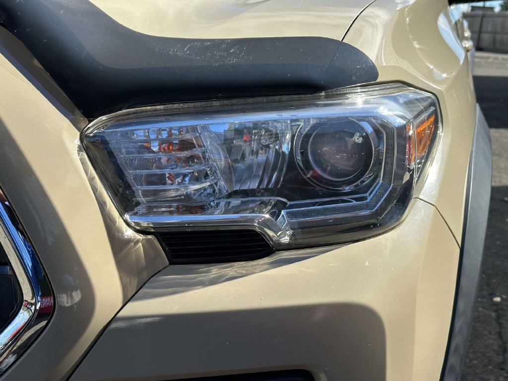 Used 2019 Toyota Tacoma TRD Off-Road AWD/4WD image 8