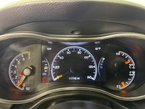 Used 2019 Jeep Grand Cherokee Limited w/ Luxury Group II AWD/4WD image 14