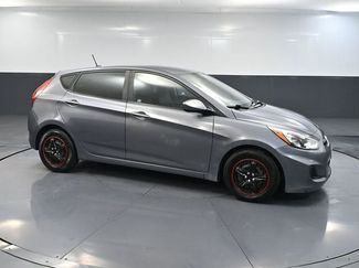 Used 2017 Hyundai Accent SE video 3