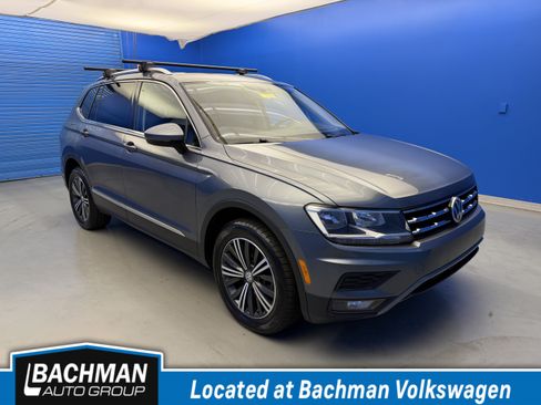 Used 2018 Volkswagen Tiguan SEL FWD image 1