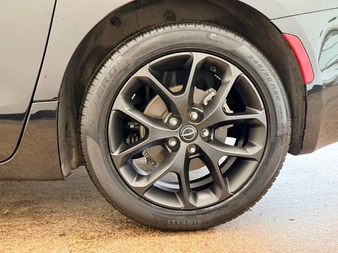 Used 2025 Chrysler Pacifica Limited FWD image 26