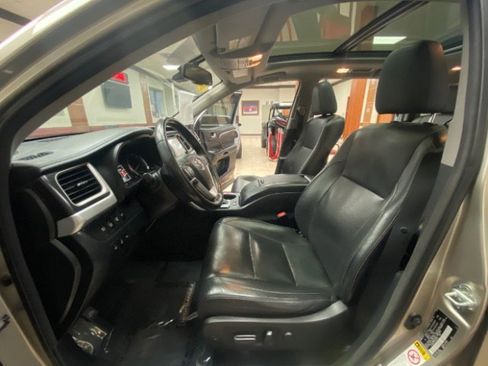 Used 2015 Toyota Highlander Limited Platinum image 27