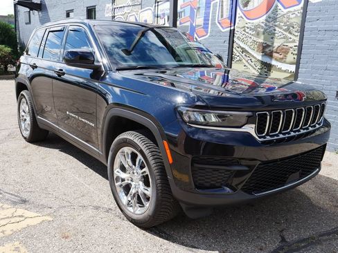 Used 2025 Jeep Grand Cherokee Laredo X w/ Luxury Tech Group I AWD/4WD image 23