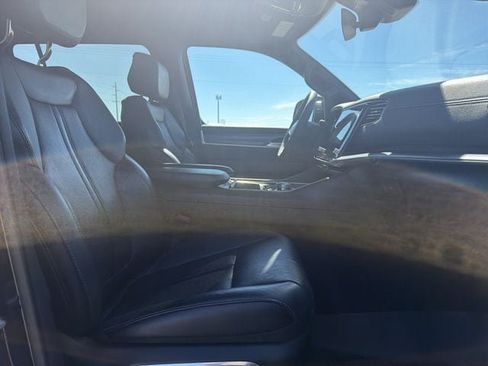Used 2024 Jeep Wagoneer Series II w/ Flexible Seating Group RWD image 13