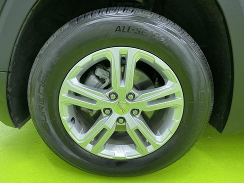 Used 2024 GMC Terrain SLE image 16