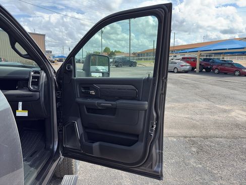 New 2026 RAM 2500 Limited AWD/4WD image 14