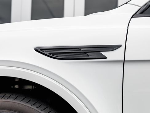 New 2025 Bentley Bentayga image 13