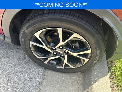 Used 2018 Toyota C-HR XLE FWD image 7