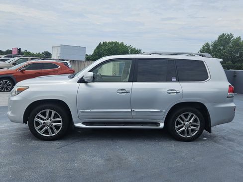 Used 2013 Lexus LX 570 4WD w/ Luxury Pkg image 2